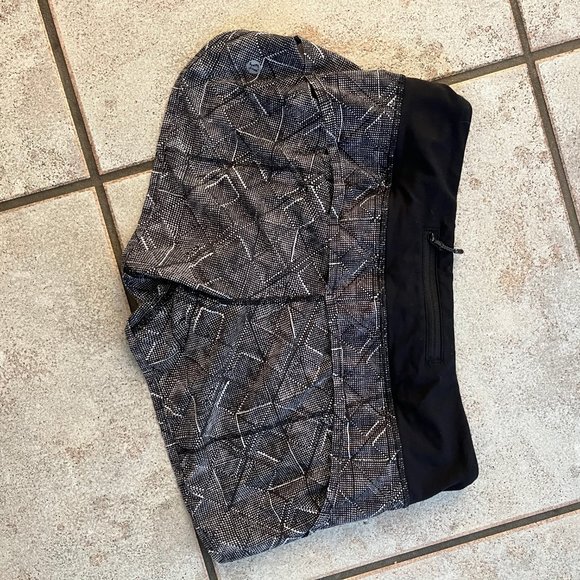 Lululemon Speed Up Shorts - Picture 2 of 4